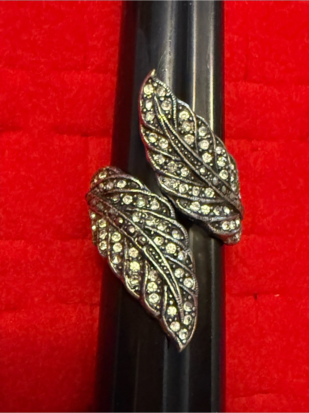 Rhinestone Leaf Cocktail Ring Silvertone - Silver Tone